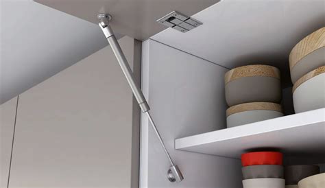 Dettaglio tecnico dei meccanismi di chiusura ultracompatta per il trasporto in auto