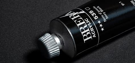 Confronto estetico tra diverse tipologie di seggioloni di design