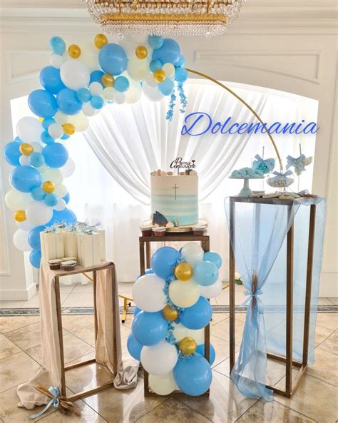 Allestimento esterno per festa di comunione con palloncini e drappi