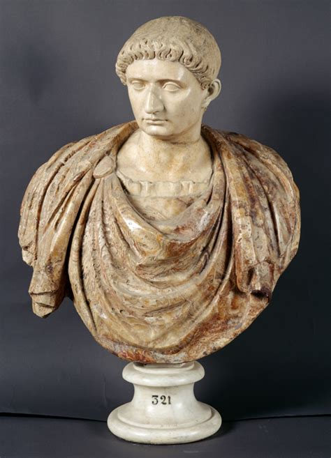 Busto romano con acconciatura elaborata