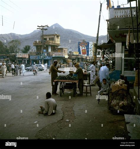 Gente locale nel bazar di Saidu Sharif, Swat Valley