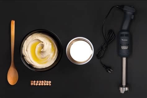 infografica che mostra i passaggi della ricetta tradizionale con mixer a immersione
