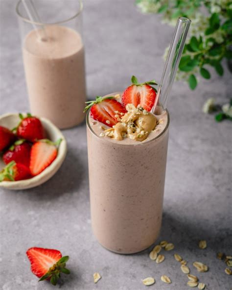 Preparazione di un frullato proteico con latte di capra