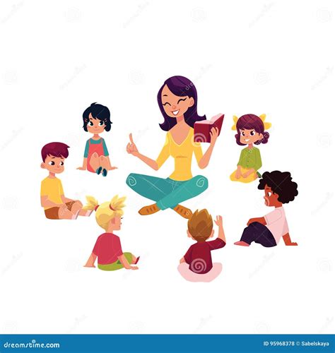 Insegnante che legge un libro ad alta voce a un gruppo di bambini seduti in cerchio