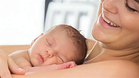 Mamma e Neonato in Skin-to-Skin