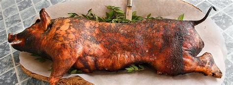 Piatti tipici della cucina sarda, come il maialetto arrosto