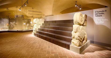 Interno del MAEC con reperti etruschi
