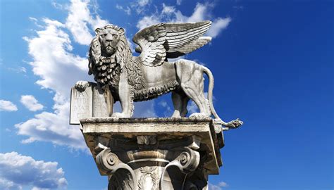 Leone alato simbolo di Fertilia