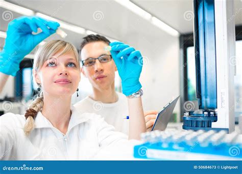 Ricercatori in laboratorio
