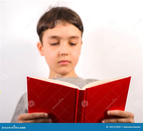 Ragazzo con libro
