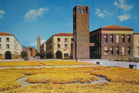 veduta panoramica di Fertilia con vista sulla laguna del Calich e il leone di San Marco