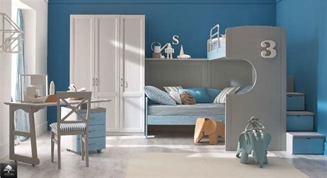 Cameretta bambina in stile country con toni pastello e legno naturale