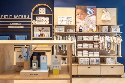 Facciata negozio Petit Bateau