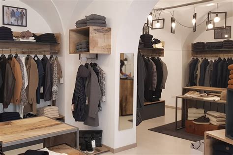 Interno negozio Il Guardarobino