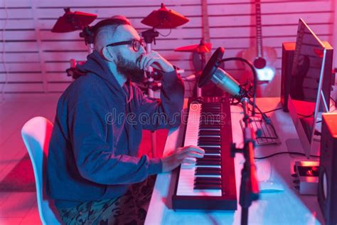 Musicista in studio di registrazione