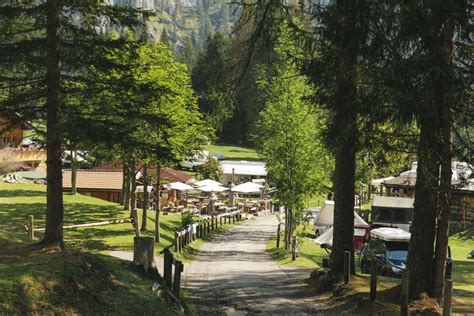 Panoramica del Camping Malga Ciapela con la Marmolada sullo sfondo