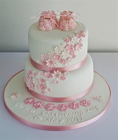 Torta battesimo bimba con decorazioni in pasta di zucchero