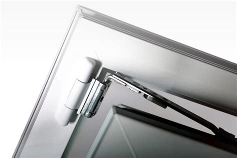 Dettaglio meccanismo di chiusura e regolazione