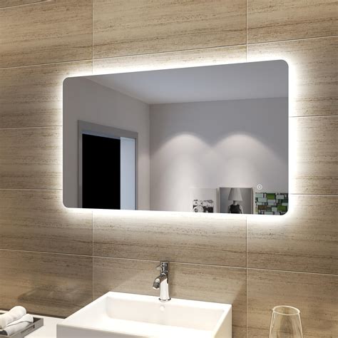 Specchio bagno moderno con illuminazione LED