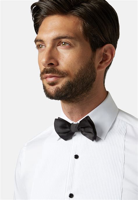 Abbinamenti cromatici di camicia e papillon