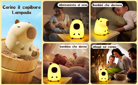 Bambino che dorme serenamente con luce notturna