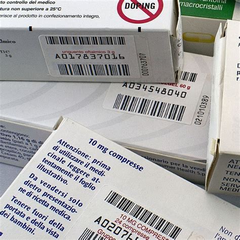 Confezioni di farmaci contenenti hCG
