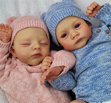 Bambole reborn maschio e femmina a confronto