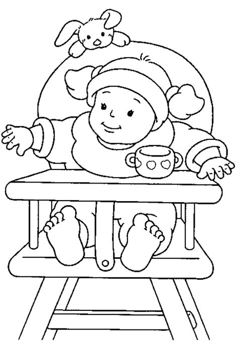 Bambino che interagisce con un vassoio del seggiolone