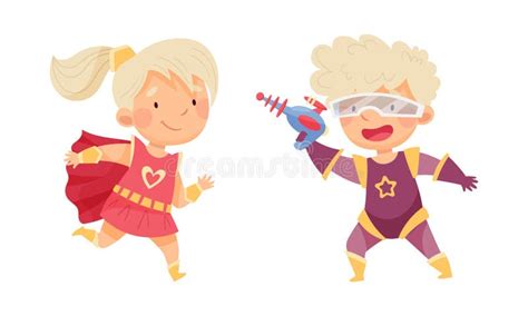 bambini che giocano con costumi da supereroe in un contesto ludico