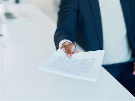 Tavola riassuntiva requisiti assegno maternità comuni: residenza, cittadinanza, ISEE, status lavorativo