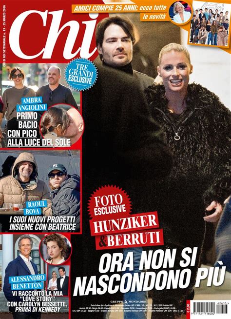 Coppia che festeggia la lieta notizia con calore