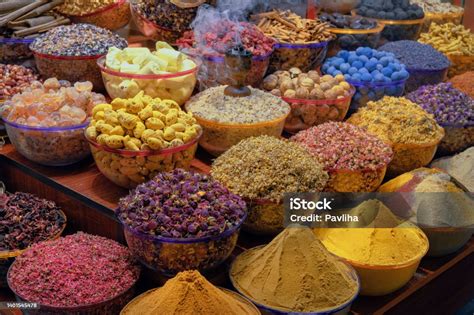 mercato delle spezie colorate