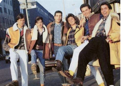 Collage di icone di stile maschile anni '80 come Don Johnson, Michael Jackson e David Bowie