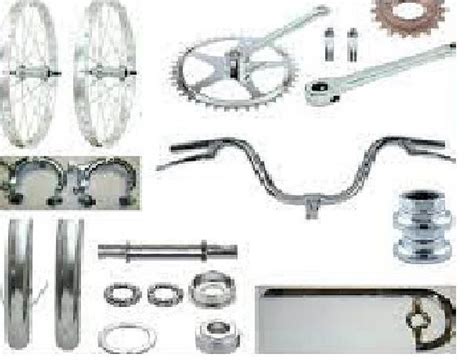 visione d'insieme di una collezione di accessori e ricambi per la linea infanzia Peg Perego