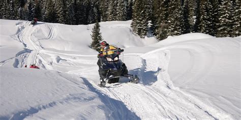 Percorsi per motoslitte in inverno nel Minnesota