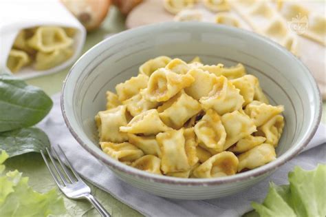 piatto di agnolotti al plin piemontesi