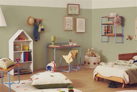 Una collezione di loghi di prodotti per bambini con l'espressione 