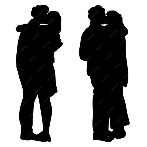 Uomo e donna che si abbracciano con espressioni intense