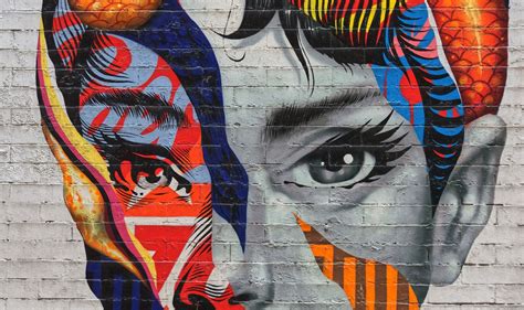 Street art iconica in ambiente urbano contemporaneo