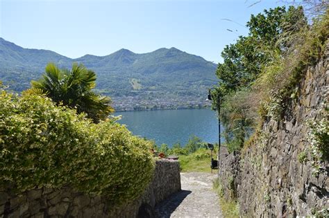 Veduta panoramica di Monte Isola dal lago