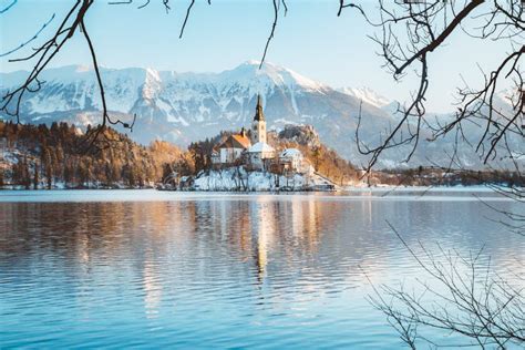 Panoramica del Lago di Bled con l'isola e il castello