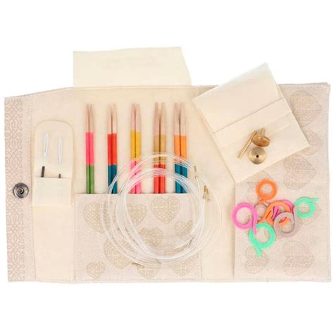 set di ferri circolari e filati colorati