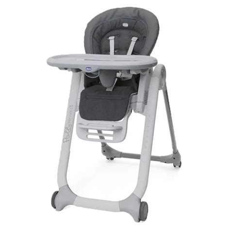 Parent easily cleaning a Chicco Polly Progres5 high chair with a sponge