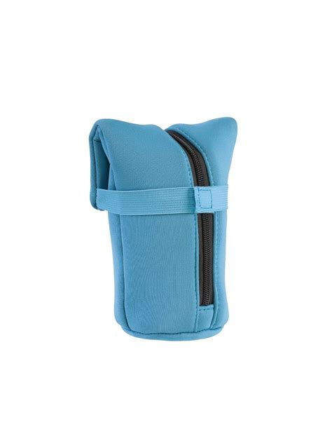 Biberon e porta biberon termico Chicco vicino a un passeggino