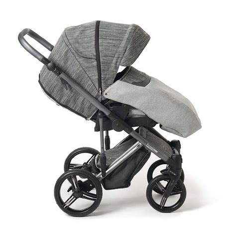Passeggino Trio Momon Vernuji 2.0M