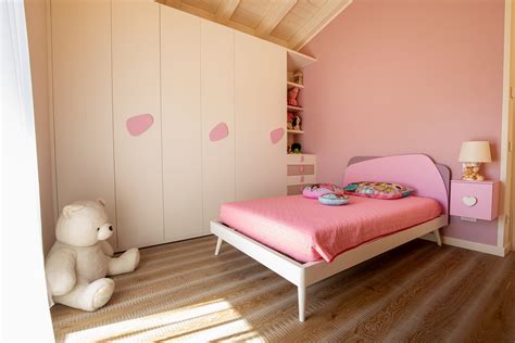 Cameretta per bambina moderna e romantica
