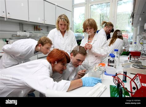 Studenti di medicina bulgari in laboratorio