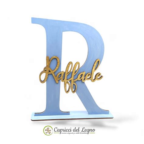 Dettaglio di un'iniziale del nome realizzata in fommy decorato