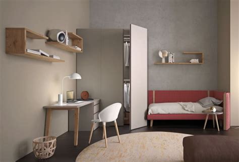 Cameretta arredata in stile moderno e accogliente con elementi in legno naturale