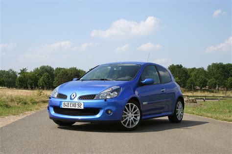 Renault Clio III RS in pista durante una sessione di test